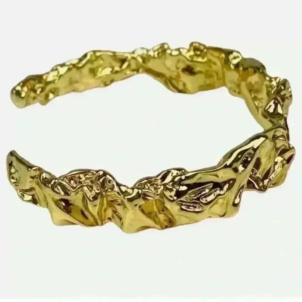 Amber Sceats Malleable Gold Bracelet Never Worn 55$